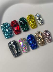 10 pezzi di unghie finte, unghie removibili realistiche realizzate a mano, design originale, corte a forma di cofano, nei colori blu, rosso, verde, giallo, intriganti neri, argento, champagne, oro, rosa, con applicazioni di diamanti scintillanti, accessori per unghie estive in stile Y2K, con adesivo e strisce di colla per le donne e le ragazze