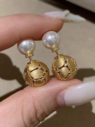 1pc Luxury European Style Gold Textured Rhinestone & Pearl Hollow Drop Earrings, High-End Vintage Earrings Suitable For Women's Daily, Party, Banquet Wear, Girlfriend Gift (Delivered Without Box, With Clip Display)