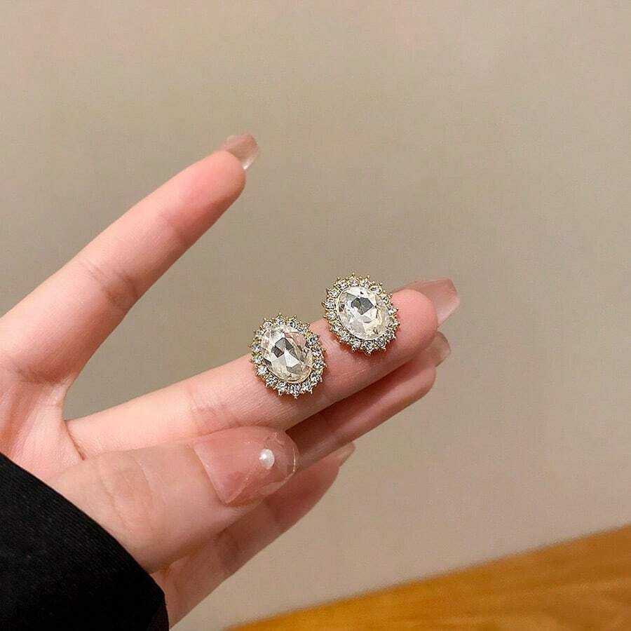 1 Paar super glänzende eiförmige Ohrstecker aus kubischem Zirkonia für Frauen