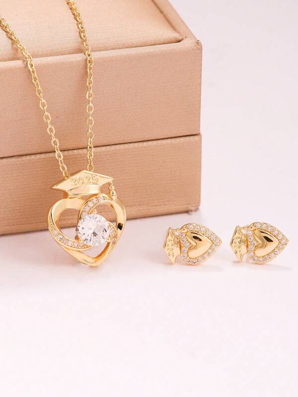 طقم مجوهرات متواضع بقبعة التخرج 2025، طقم أقراط ومعلق مطرز بالزركونيا المكعبة ، هدية تخرج ذات معنى للزملاء والأصدقاء