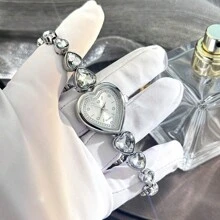 1 Stück Damenuhr mit herzförmigem Aluminiumgehäuse, Strass, Glas-Armband, elegante Mode Quarzuhr