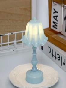 1 Mini Blooming LED Table Lamp, Modern Style Plastic Night Light, Used For Bedroom And Desk Decoration, Perfect As A Warm Home Gift, Perfect For Decorating Cafes, Hotels, And Living Rooms