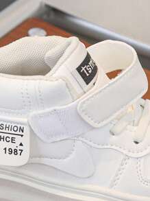 A Pair Of Handsome High Top White Shoes For Children, Suitable For Autumn, Fashionable Sports Shoes For Boys, Casual Shoes For Girls, And Board Shoes For Children
