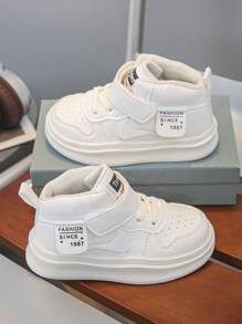 A Pair Of Handsome High Top White Shoes For Children, Suitable For Autumn, Fashionable Sports Shoes For Boys, Casual Shoes For Girls, And Board Shoes For Children
