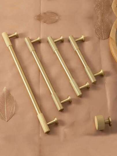 قطعة واحدة مقبض سحب فاخر من النحاس الذهبي الفرنسي، مناسب للأدراج وخزانات الأحذية والمدخل والخزائن وخزائن الملابس والأبواب وأثاث الحمام، من مواد نحاسية فاخرة بطراز فاخر، تأتي مع البراغي المطلوبة.