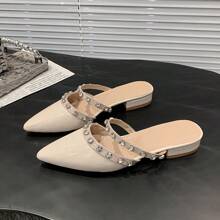 2025 Herbst Damen Flache Schuhe mit Nieten, Klobiger Absatz, Geschlossene Zehenpartie Mules, Neue Mode Slides zum Tragen mit Rock, Spitzer Zehenbereich, Niedriger Absatz, Strass, Weiche Leder Slip-On Schuhe