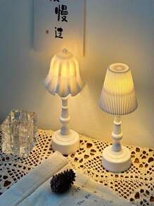 1 Mini Blooming LED Table Lamp, Modern Style Plastic Night Light, Used For Bedroom And Desk Decoration, Perfect As A Warm Home Gift, Perfect For Decorating Cafes, Hotels, And Living Rooms