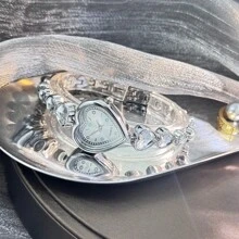 1 Stück Damenuhr mit herzförmigem Aluminiumgehäuse, Strass, Glas-Armband, elegante Mode Quarzuhr