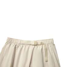 LI-NING 女士运动半身裙，长款休闲轻盈梭织面料，活力生活日常穿着半身裙，ASKV252 - 沙丘卡其 - 查看 3