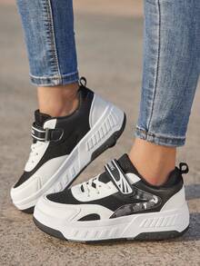 1 双儿童轮鞋，休闲时尚百搭运动鞋，面料拼接撞色魔术贴字母印花TPR 厚双轮鞋底，黑白