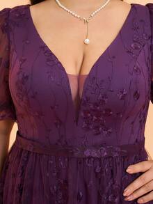 Plus Size V-Neck Embroidered Lace Lantern Sleeve Front Slit High-End Evening Gown, Bridesmaid Dress - Purple - View 6