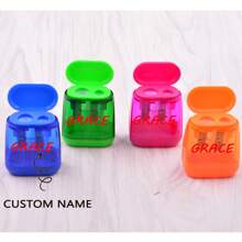 Taille-crayon double trou personnalisé, taille-crayon en plastique pour la rentrée scolaire, fournitures scolaires, cadeau pour l'école, pour le bureau, pour l'école, pour la classe, pour les cadeaux d'enseignants, pour l'université, pour les collègues, pour les chambres d'étudiants, pour les enseignants, pour les garçons et les filles, pour les adolescents, élèves de collège, élèves de lycée, étudiants universitaires, étudiants de première année, étudiants de deuxième année, étudiants de première année, multifonctionnel, ornemental, réutilisable, moderne, coloré, mignon, vintage, dessin animé, kawaii, personnalisé, unique, travailleurs, clients, étudiants, pour les affaires/le travail/le bureau, pour l'école