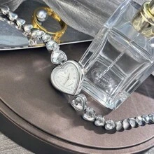 1 Stück Damenuhr mit herzförmigem Aluminiumgehäuse, Strass, Glas-Armband, elegante Mode Quarzuhr