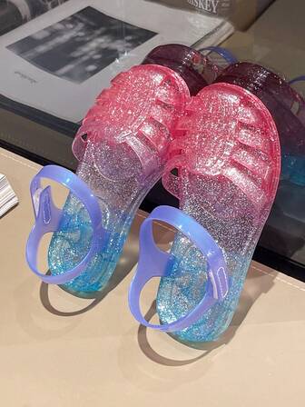 新款时尚渐变色女童沙滩凉鞋，前卫水晶小公主鞋，软底镂空果冻鞋，节日派对户外女童凉鞋