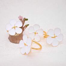 Elegant White Flower Napkin Rings Set Of 2, Floral Gold Napkin Holders For Daily Table Parties,Birthday Parties,Weddings, New Year's, Christmas, Thanksgiving, Valentine's Day, Ornaments