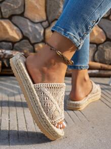 Sandales plates à semelle en paille avec motif rétro asymétrique et texturée pour femmes grandes tailles. Nouvelles sandales bohèmes d'été 2025 pour vacances, décontractées, beiges, convenant pour la plage, le pique-nique, le camping