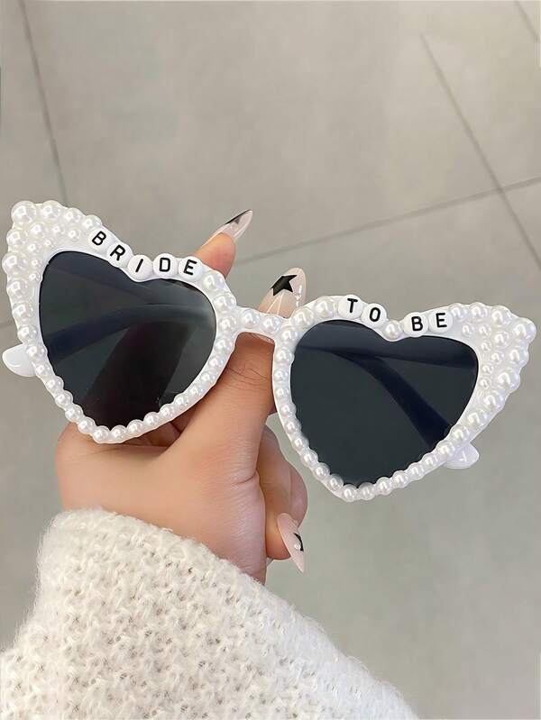 1pc-Bride To Be - Rhinestone Pearl Heart Shaped Glasses, Bachelorette Bridal Shower Wedding Engagement Gift,Just Married Bride To Be Pearl Heart-Shaped Party Glasses, Suitable For Single Party Bride Gifts, Bridesmaid Gifts, Bridal Party Proposal Boxes, Party Supplies, Wedding Supplies, Party Decorations, Wedding Decorations, Party Gifts