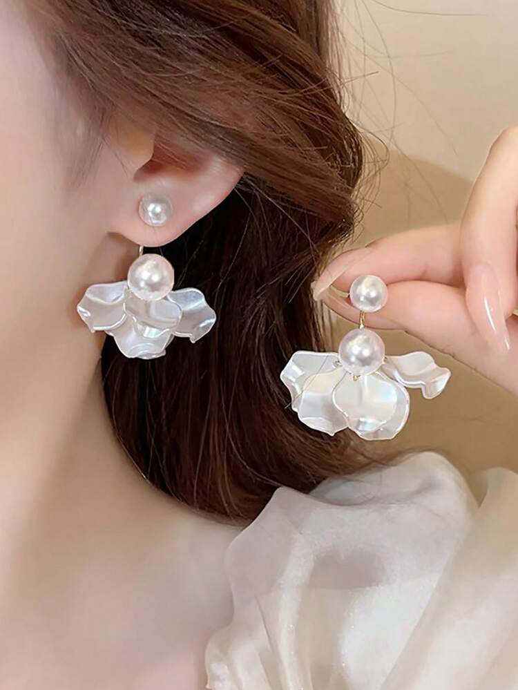 1ペア 優雅な花びらデザインのピアスドロップ、ラグジュアリーな毎日の女性ファッションピアス - 花びら真珠 - 見る 2