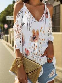 Nuova maglietta casual da donna con scollo a V largo, color tinta unita, spalle scoperte, contrasto con inserti in pizzo, stile europeo e americano, primavera/estate 2024