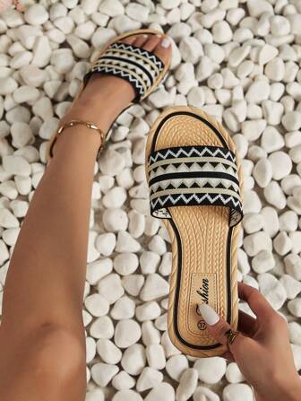 Women Slippers Sandals, Elegant Comfortable 2025 New Beach Shoes, Lightweight Outdoor Soft Bottom Spring Summer Fashion Vacation Sports Casual Bohemian Flat