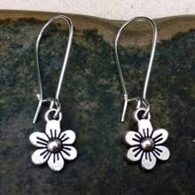 1 paire de boucles d'oreilles pendantes rétro minimalistes vintage argentées en forme de marguerite, bijoux élégants et à la mode pour femmes