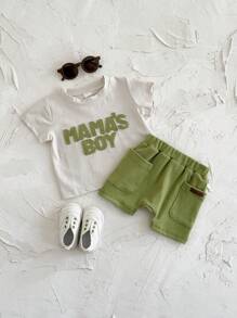 Set de 2 piezas Camiseta de manga corta con parche de letra + Pantalones cortos verdes para bebé niño, verano