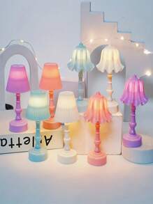 1 Mini Blooming LED Table Lamp, Modern Style Plastic Night Light, Used For Bedroom And Desk Decoration, Perfect As A Warm Home Gift, Perfect For Decorating Cafes, Hotels, And Living Rooms