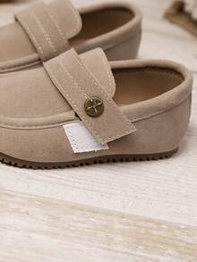 1双儿童防滑软底简约英伦复古平底鞋，适合日常穿着，春秋季节