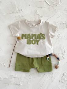 Set de 2 piezas Camiseta de manga corta con parche de letra + Pantalones cortos verdes para bebé niño, verano