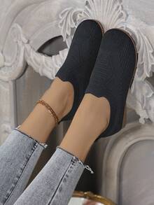 Women's Comfortable Breathable Knit Round Toe Slip-On Flat Shoes - Black - View 5