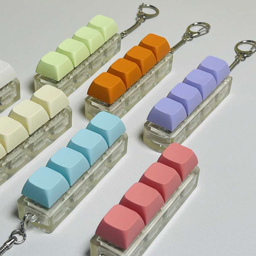 1个键盘帽钥匙扣 - 减压工具,方形键盘吊坠,手指按压减压配件,手提包和背包的绝佳装饰品 - 彩色 - 查看 1