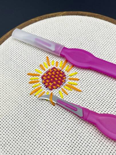 1 pièce Découseur avec lame aiguisée, découseur en forme de faucille, ouvre-tissu épais, manche en plastique ergonomique - Découseur en faucille rose, découseur de point de croix, marqueur de fil