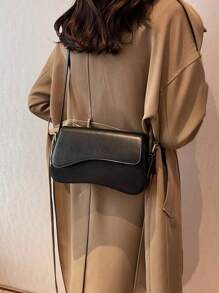 Bag Handbag 2025 New Solid Color PU Material Texture Luxury Wind This Is A Solid Color Bright Evening Clutch Bag, With A Fashionable And Unique Short Arc Design, Equipped With Vest Buckle, Suitable For Ladies To Shoulder And Slung, 2024 Korean Fashion, Is The Best Valentine's Day Gift For Her, Travel, Travel, Shopping And Other Occasions To Use The Bag