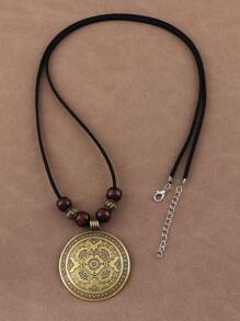 1 pièce Collier pour femmes avec pendentif en alliage de forme géométrique et perles de bois enfilées, cordon de daim noir. Chaîne vintage pour pull