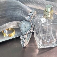 1 Stück Damenuhr mit herzförmigem Aluminiumgehäuse, Strass, Glas-Armband, elegante Mode Quarzuhr