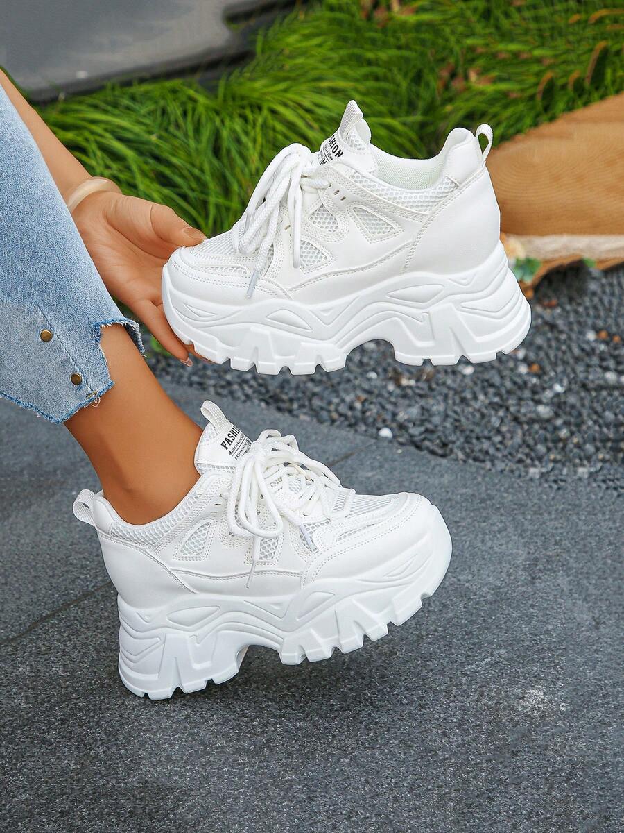 白色 8cm 厚底透气网眼运动鞋，新款 2025 款，女士休闲轻便增高鞋，网眼布 - 白色 - 查看 1