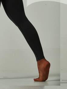 1 szt. Jednokolorowe legginsy z wysokim stanem, modelujące brzuch i rozciągliwe w 4 kierunkach, idealne do ćwiczeń i biegania