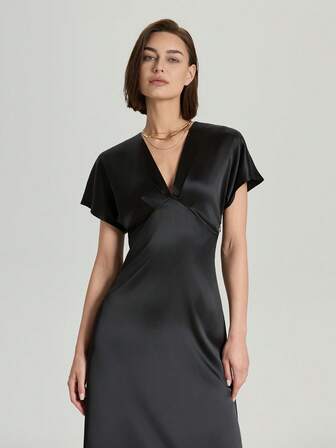 V领丝感深V领蝙蝠袖性感迷你连衣裙