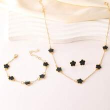 3pcs/Set Fashion Clover & Flower Pendant Necklace, Bracelet, Earrings Jewelry Set, Versatile Lucky Choker, Wristband & Earring Suit, Gift For Friends - White - View 5