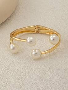1 Pc Luxe Dome Cuff Bracelet , Faux Pearl Decor Chunky Metal Bangles Set , Hinged Design Metal Cuffs Bangles Jewelry For Daily Wear , Golden Color Metal Bracelets - Gold - View 3