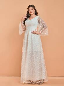 Plus Size V-Neck Long Flared Sleeve Embroidered Lace Maxi Wedding Dress,Bride - White - View 4