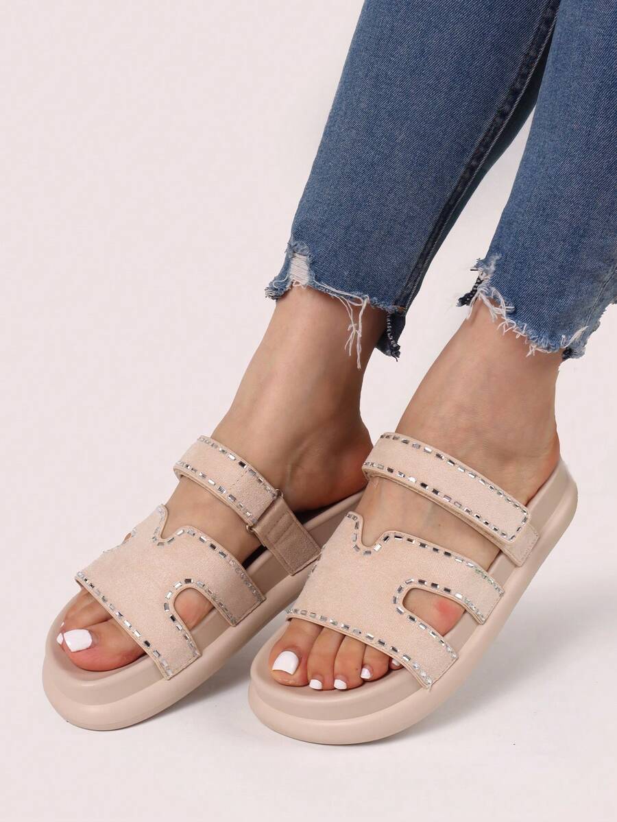 PANTUFLAS CON PARTE SUPERIOR CON DETALLES DE BRILLANTES Y - Beis - Ver 1
