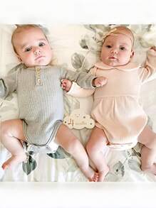 1 set Marcador de hitos de madera en forma de nube para bebés de 1 a 12 meses, accesorio para registro del crecimiento del bebé para fotografía, de doble cara con colgador, decoración y regalos para baby shower y Pascua, para niñas/niños