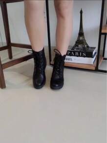 Bota Coturno Feminina Cano Baixo Preta Estilo Conforto Blogueirinha, Coturno Tratorado botas feminina elegant