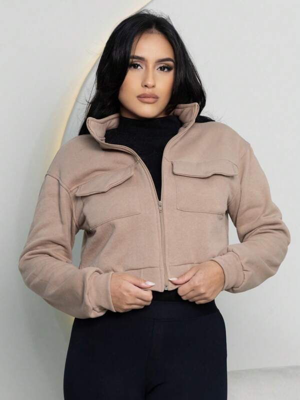 Jaqueta Feminina Cropped com Bolsos e Zíper Peluciada Moda Inverno