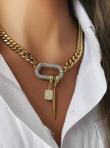 1Pc Chunky Rhinestone Mountaineering Buckle With A Rhinestone Letter And Rivet Pendant Women's Necklace, Initials Necklace, Gorgeous And Retro, Suitable For Women To Wear At High-End Parties