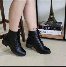 Bota Coturno Feminina Cano Baixo Preta Estilo Conforto Blogueirinha, Coturno Tratorado botas feminina elegant