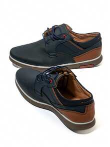 Zapatos casuales de tipo vestir para hombre modernos, versátiles y cómodos, con ajuste con cordones, ideales para diversas ocasiones, desde reuniones de trabajo informales hasta salidas sociales o eventos semi formales, que le dan un toque de sofisticación dentro del calzado masculino. - Azul Marino - Ver 3