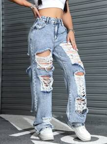 Calça jeans feminina casual azul claro com corte folgado e desgastado