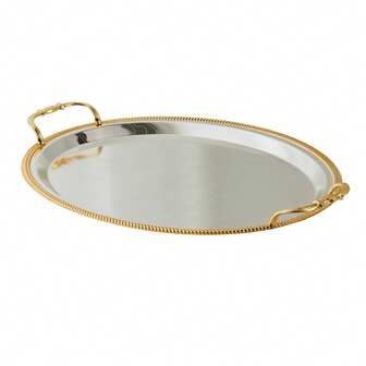 Oval Tray, Main Body In Silver Color, With Gold Color Edge And Handles. The Edge Has A Delicate Chain-Like Decoration, Adding A Sense Of Detailed Beauty. The Gold-Colored Handles On Both Sides Are Designed Exquisitely, Combining Practicality And Decorative Function. The Overall Shape Is Elegant And Luxurious, Suitable For Displaying And Storing Small Items, Showcasing A Refined Taste, And Can Be Used To Decorate Homes Or Display Collections.